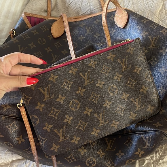 100% authentic Louis Vuitton never full wristlet - Picture 4 of 4